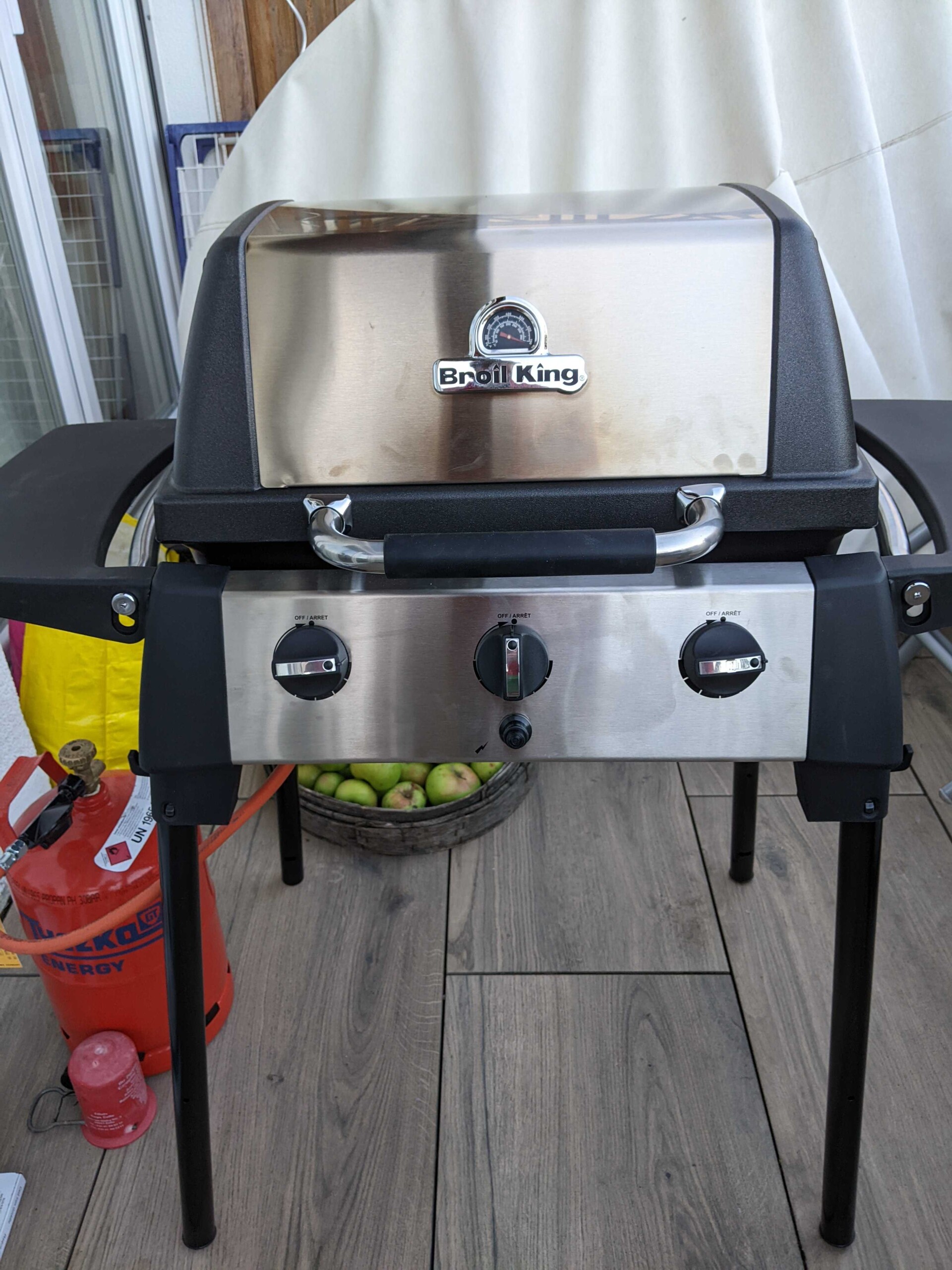 Gasgrill Broil King Porta Chef Content Bild